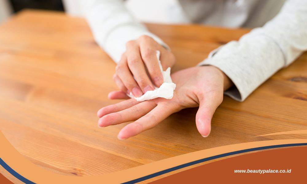 Stop Keringat Berlebih di Tangan dengan Botox!